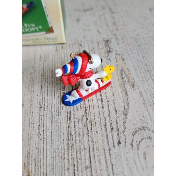 Hallmark Winter fun snowboarding Snoopy Miniature Woodstock ornament Xmas - Picture 4 of 6